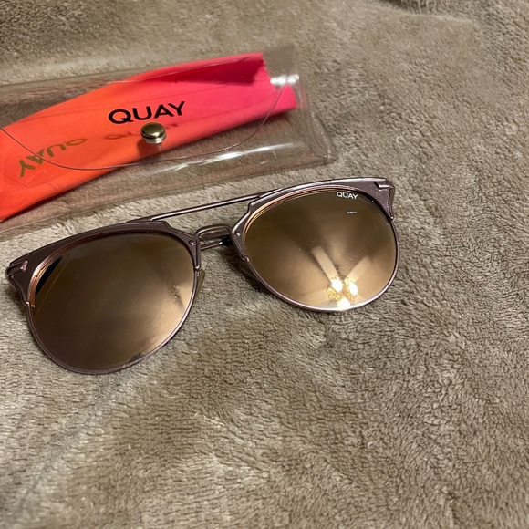Quay Australia x Chrisspy Gemini Rose Gold - Picture 3 of 6
